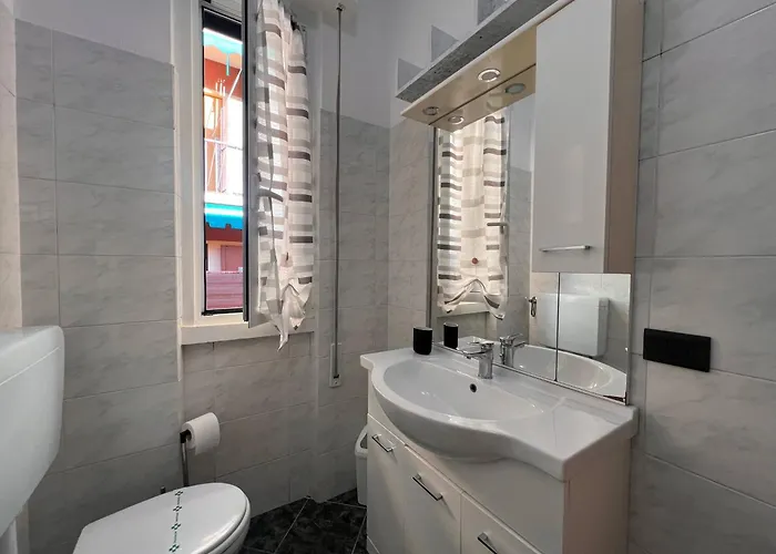 Joivy Inviting 1-bedroom Flat With Balcony In Рапалло