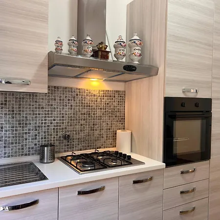 Joivy Inviting 1-bedroom Flat With Balcony In Apartamento