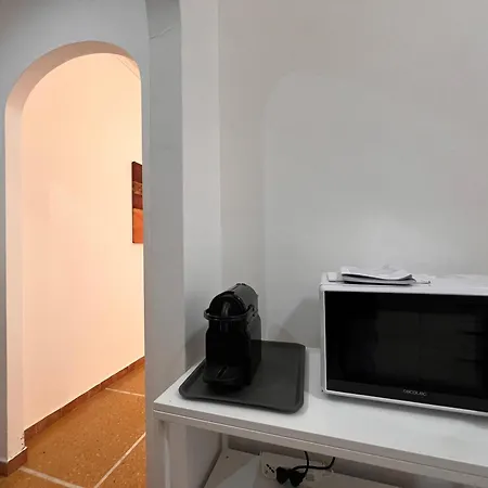 Joivy Inviting 1-bedroom Flat With Balcony In דירה ראפאלו